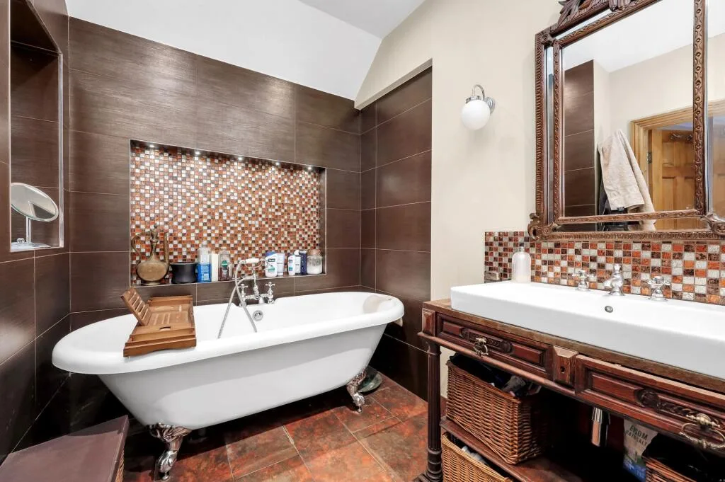 5 bedroom terraced house for rent