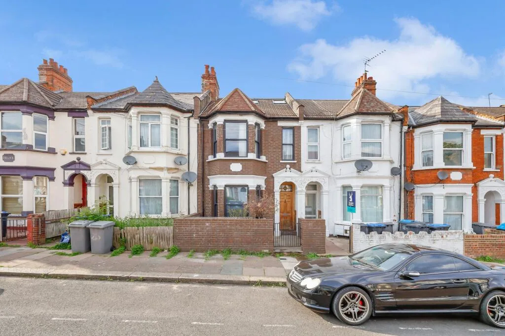 5 bedroom terraced house for rent