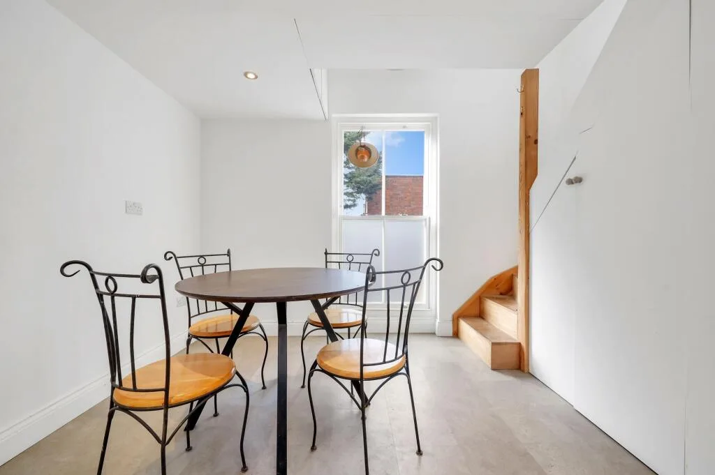 5 bedroom terraced house for rent