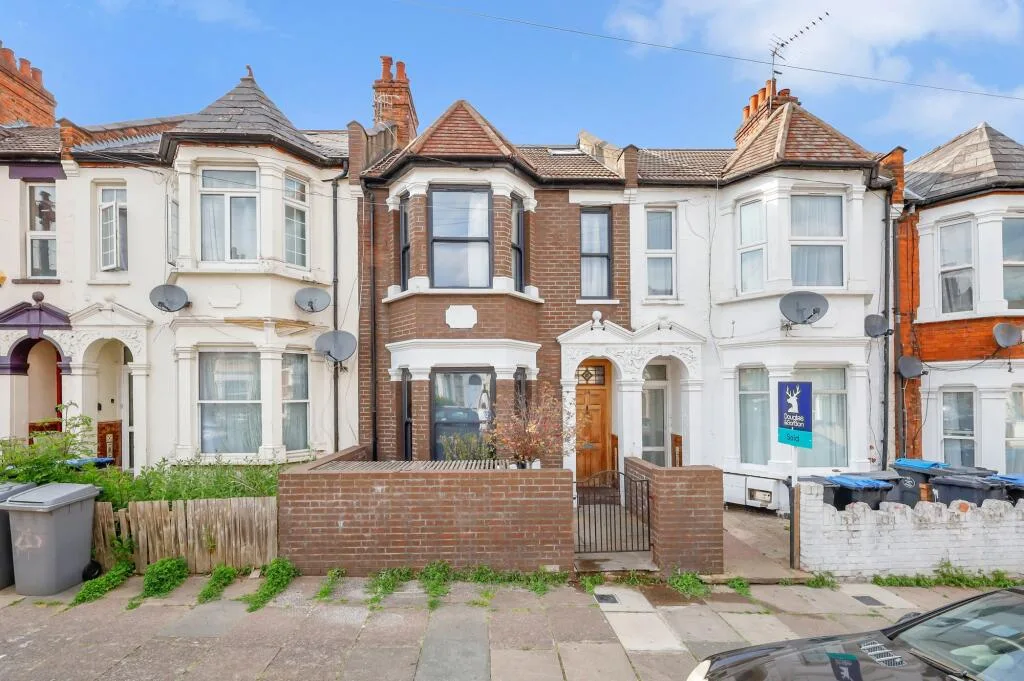 5 bedroom terraced house for rent