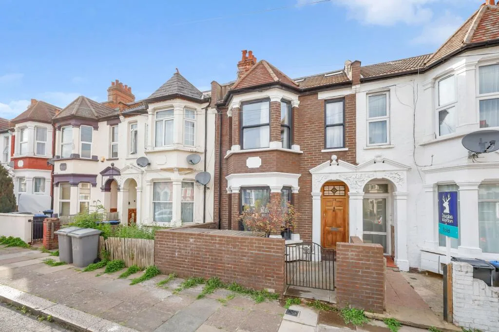 5 bedroom terraced house for rent