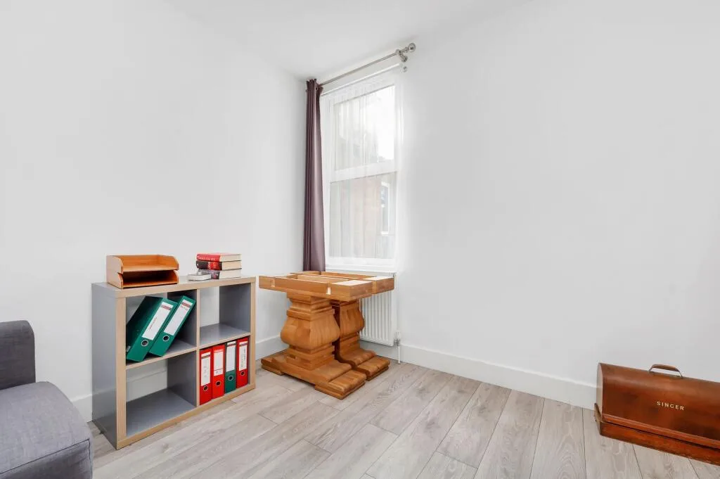 5 bedroom terraced house for rent