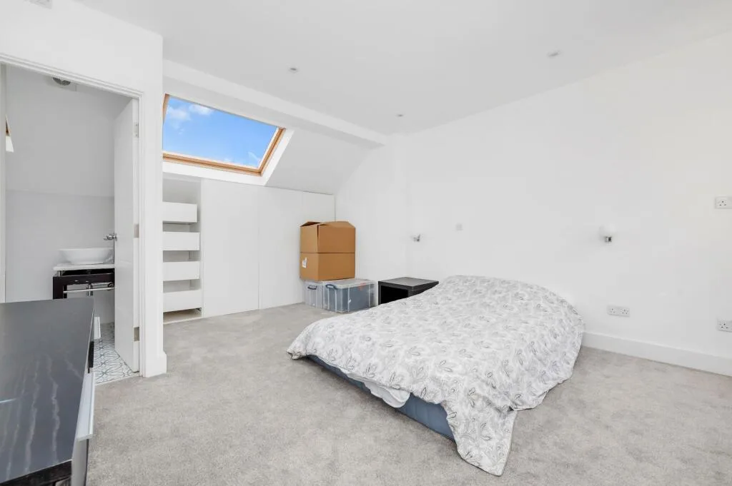 5 bedroom terraced house for rent