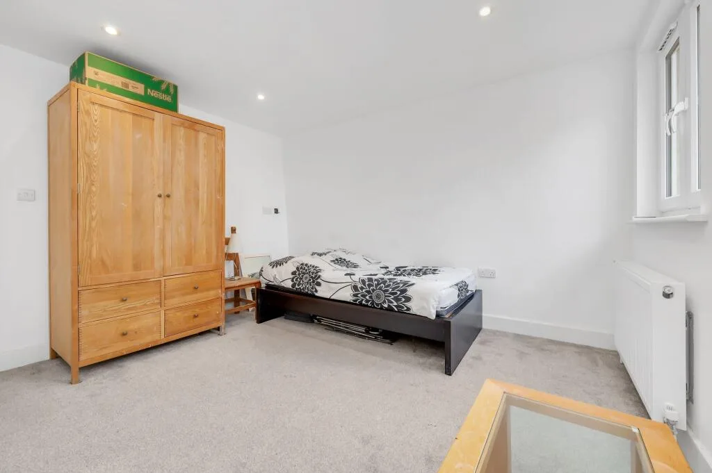 5 bedroom terraced house for rent