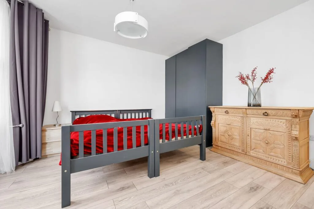 5 bedroom terraced house for rent