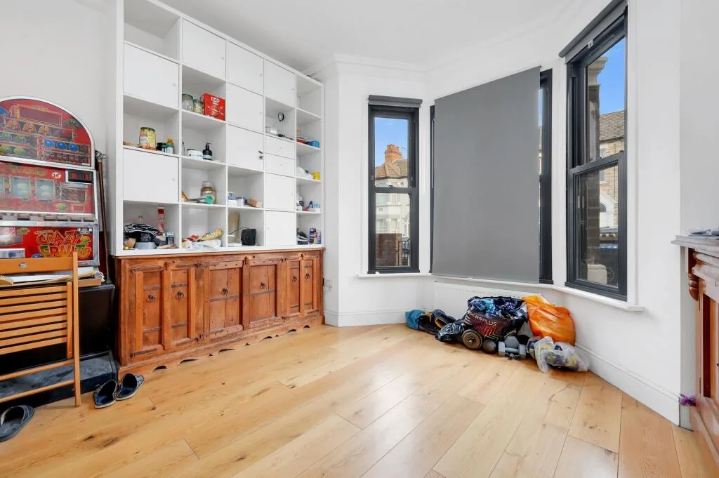 5 bedroom terraced house for rent