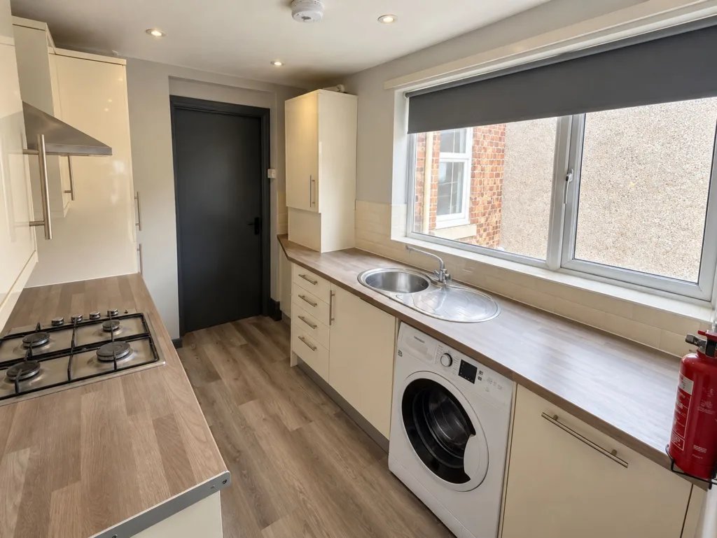5 bedroom flat for rent
