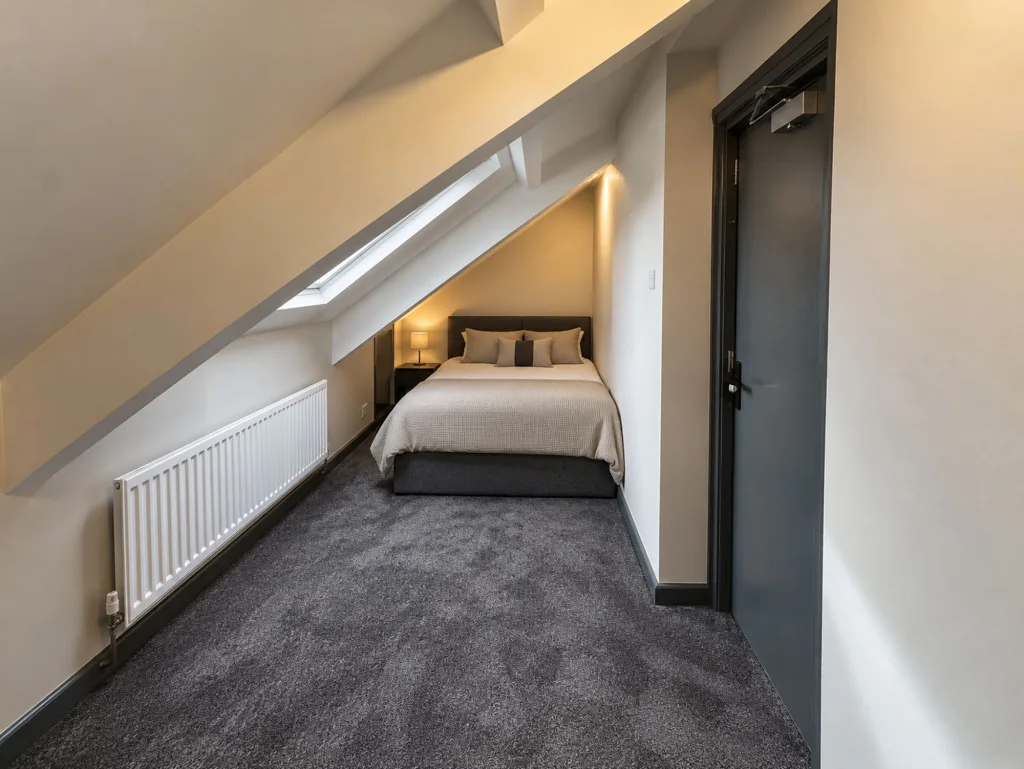 5 bedroom flat for rent