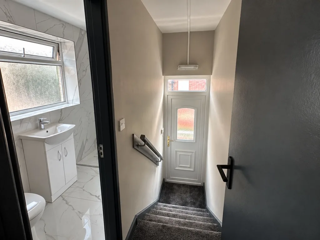 5 bedroom flat for rent