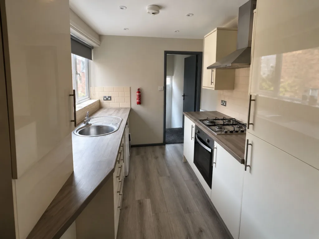 5 bedroom flat for rent