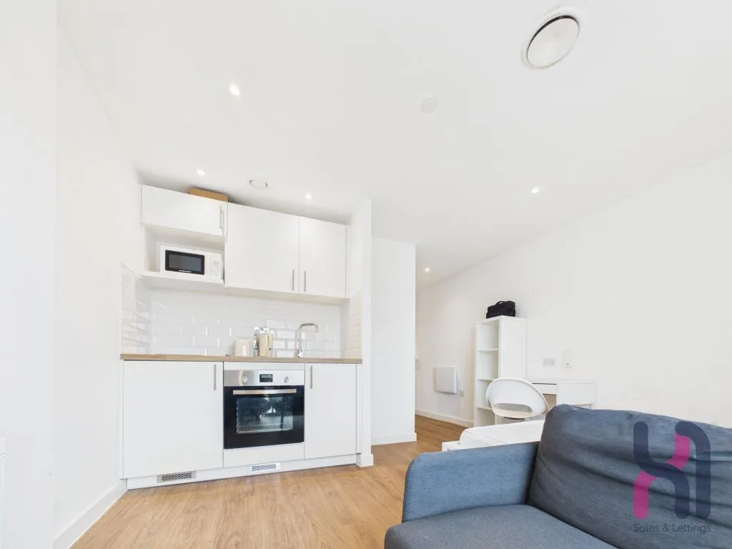 Studio flat for rent