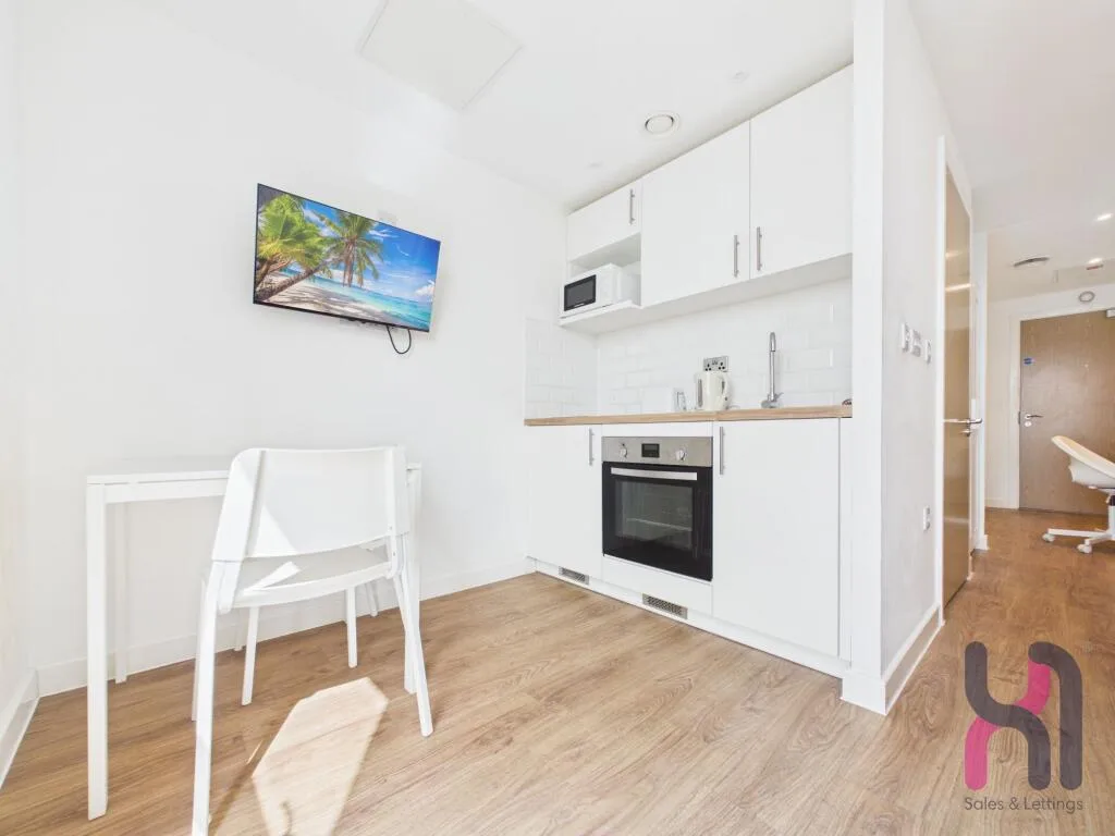 Studio flat for rent