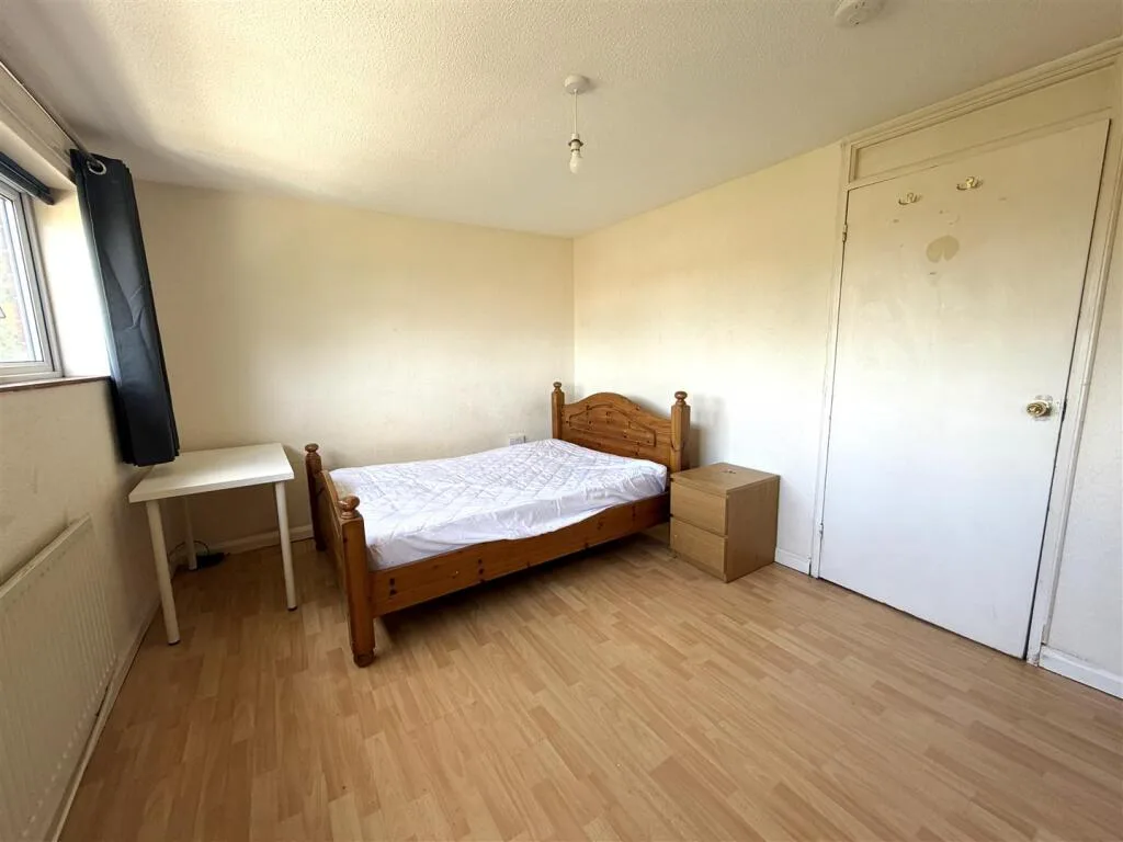 4 bedroom end of terrace house for rent