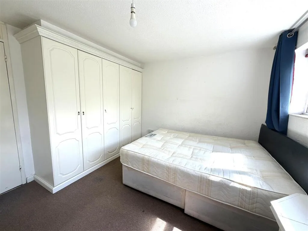4 bedroom end of terrace house for rent