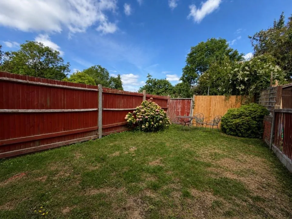 4 bedroom end of terrace house for rent