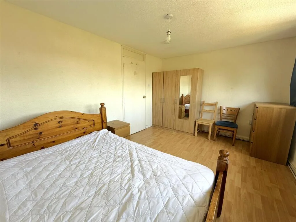 4 bedroom end of terrace house for rent