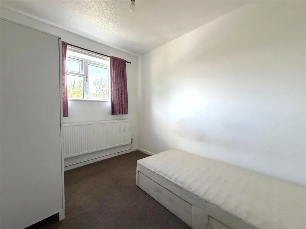 4 bedroom end of terrace house for rent