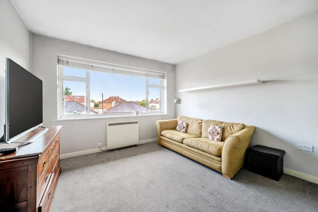 2 bedroom maisonette for rent