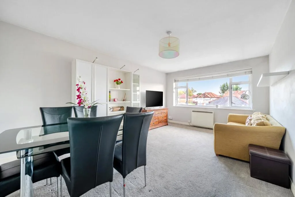 2 bedroom maisonette for rent