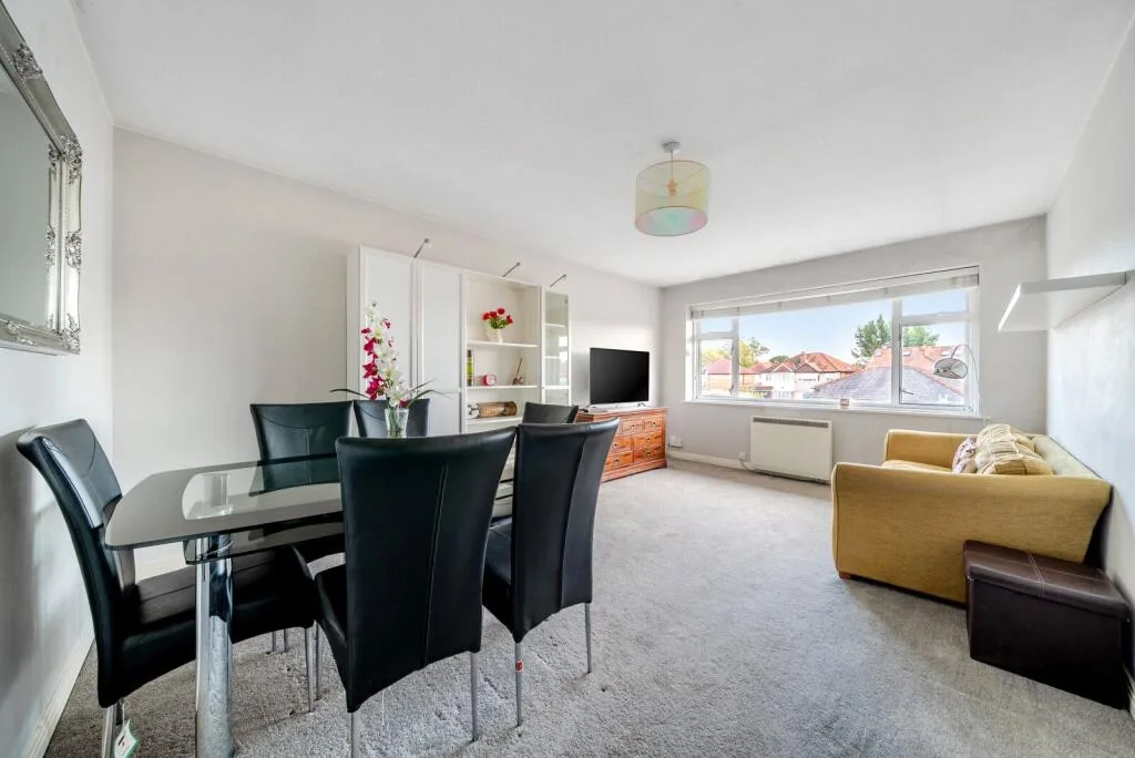 2 bedroom maisonette for rent
