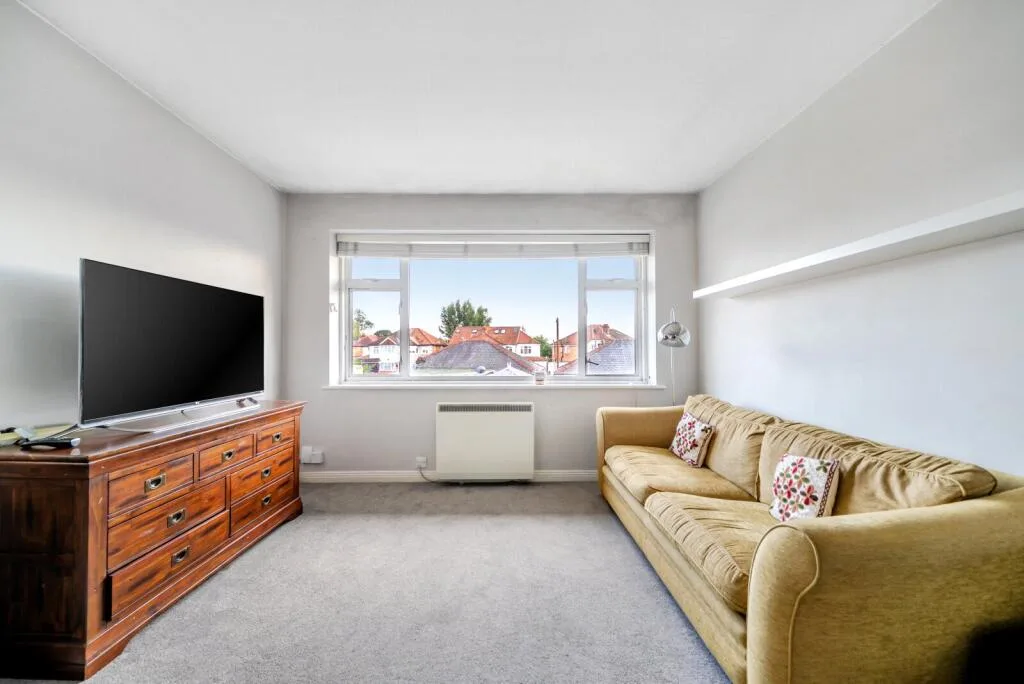 2 bedroom maisonette for rent
