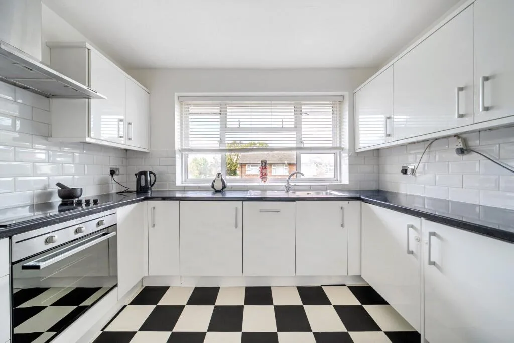 2 bedroom maisonette for rent