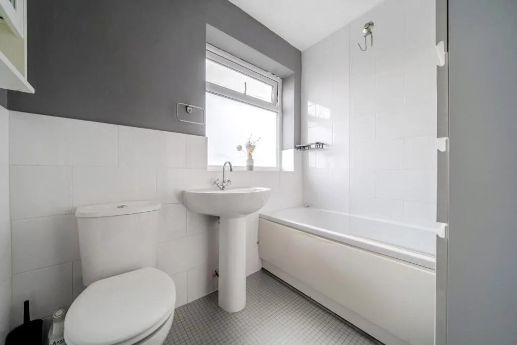 2 bedroom maisonette for rent
