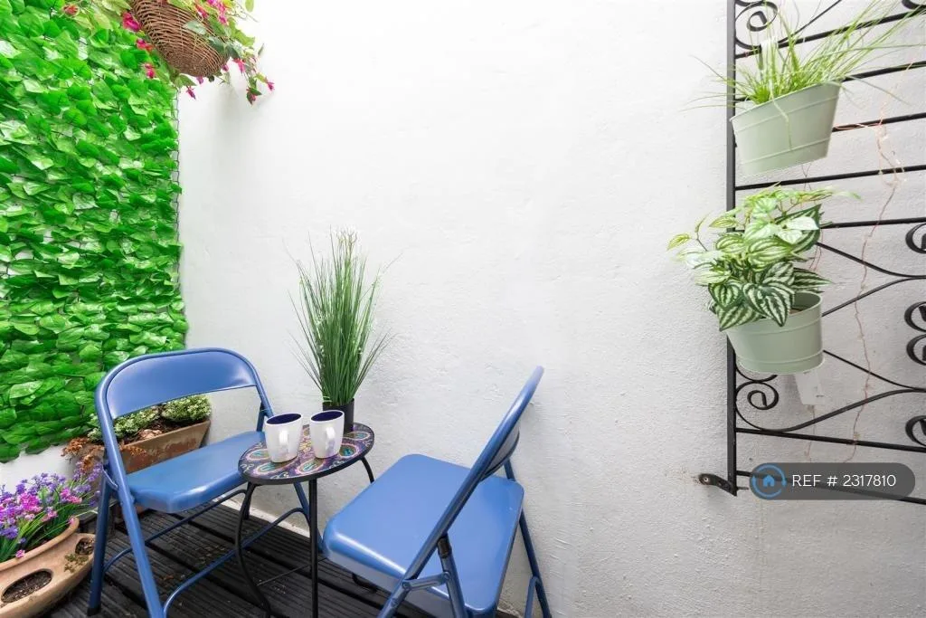 2 bedroom semi-detached house for rent