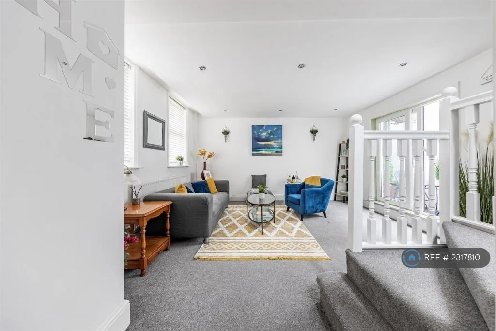 2 bedroom semi-detached house for rent