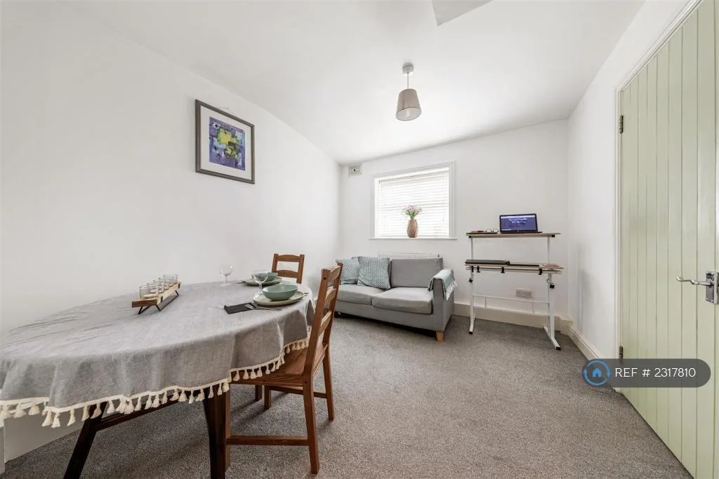2 bedroom semi-detached house for rent