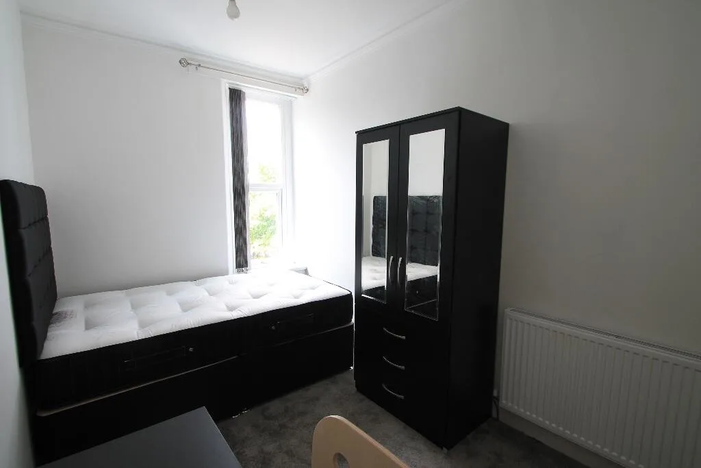 8 bedroom terraced house for rent