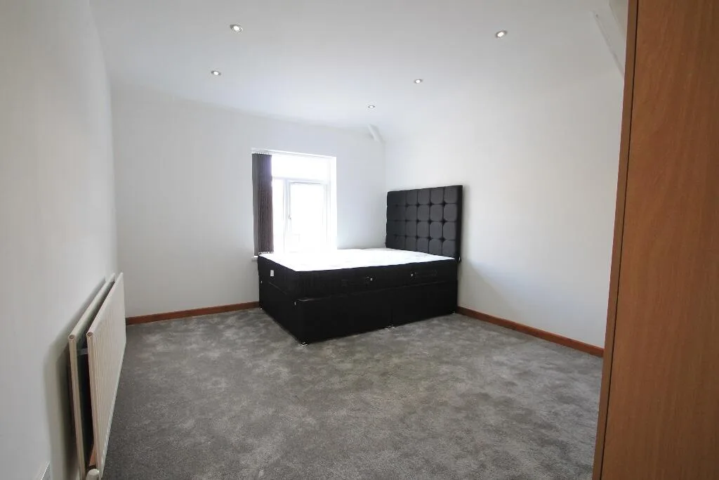 8 bedroom terraced house for rent