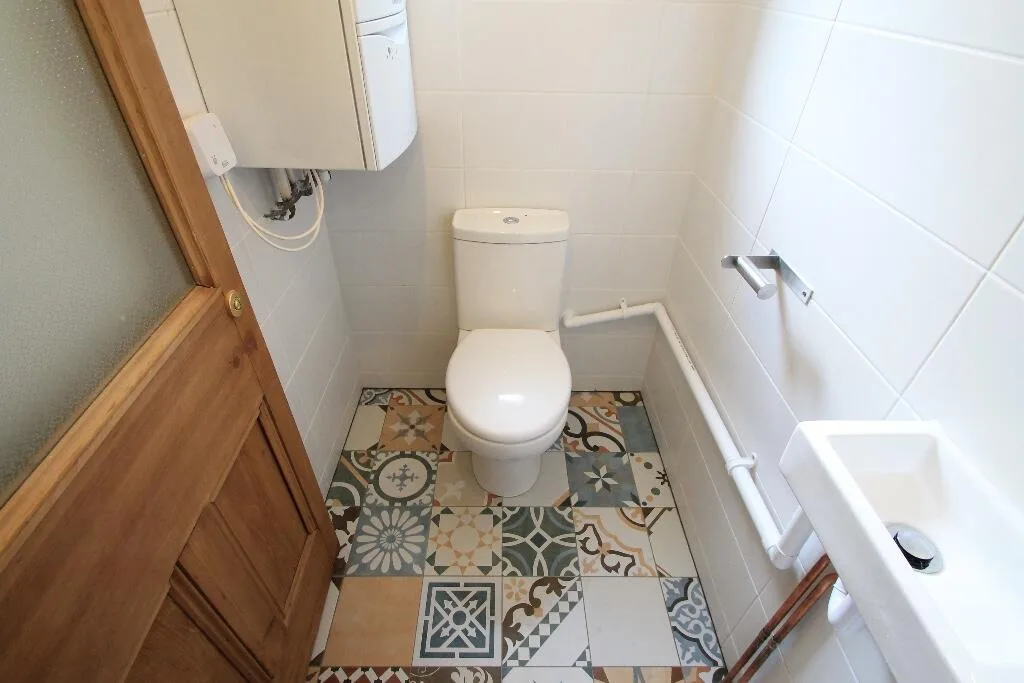 8 bedroom terraced house for rent