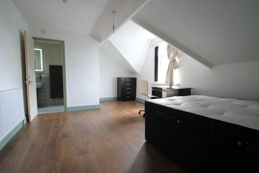 8 bedroom terraced house for rent