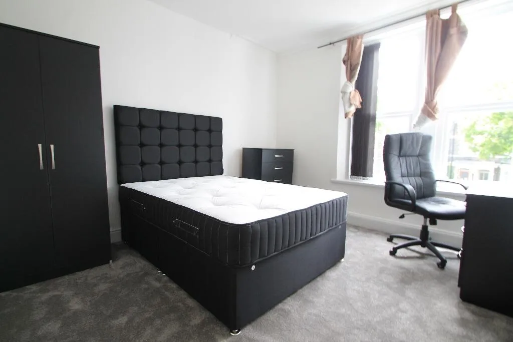 8 bedroom terraced house for rent