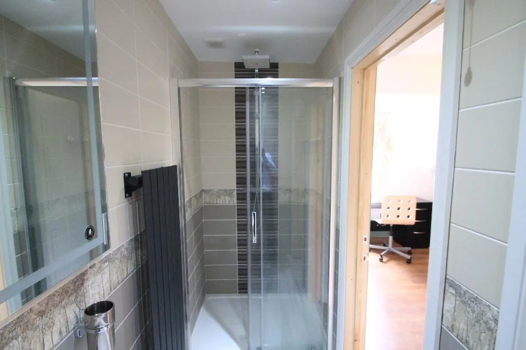 8 bedroom terraced house for rent