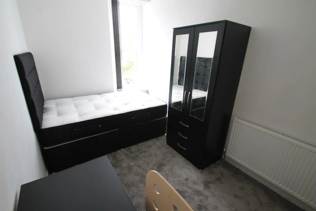 8 bedroom terraced house for rent