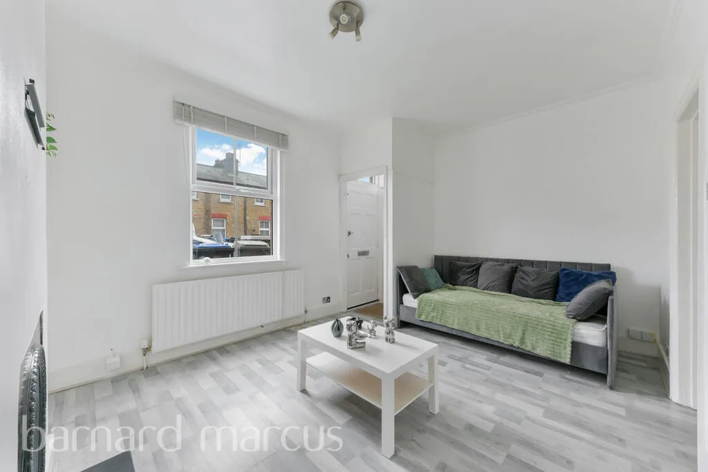 2 bedroom maisonette for rent