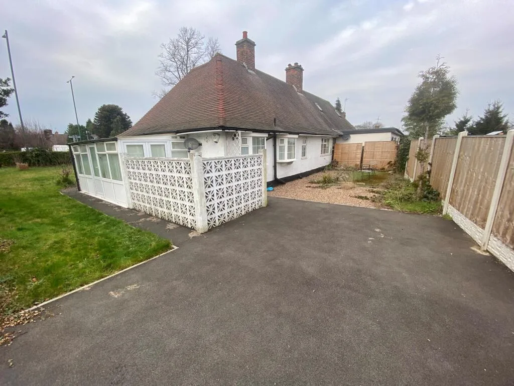 2 bedroom bungalow for rent