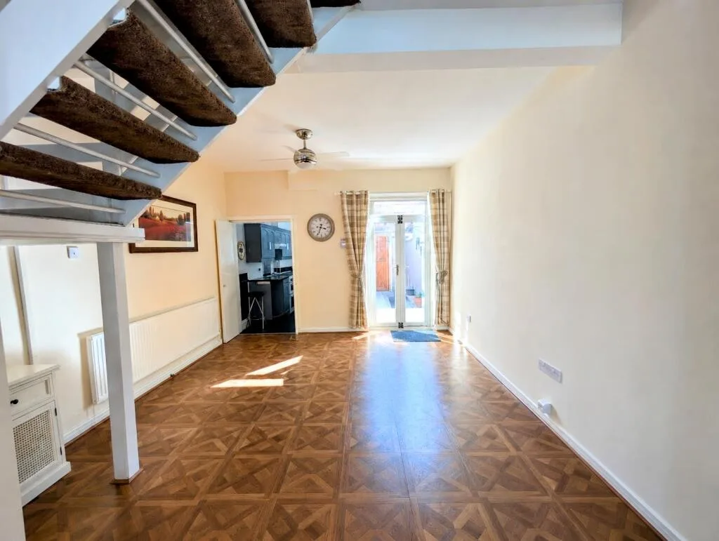 2 bedroom house for rent