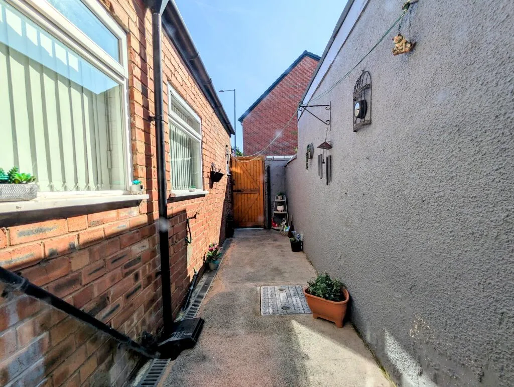 2 bedroom house for rent
