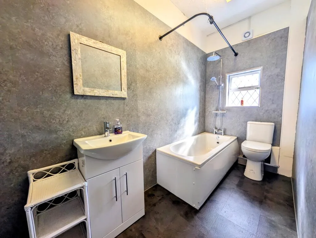 2 bedroom house for rent