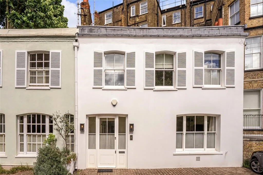 3 bedroom mews property for rent