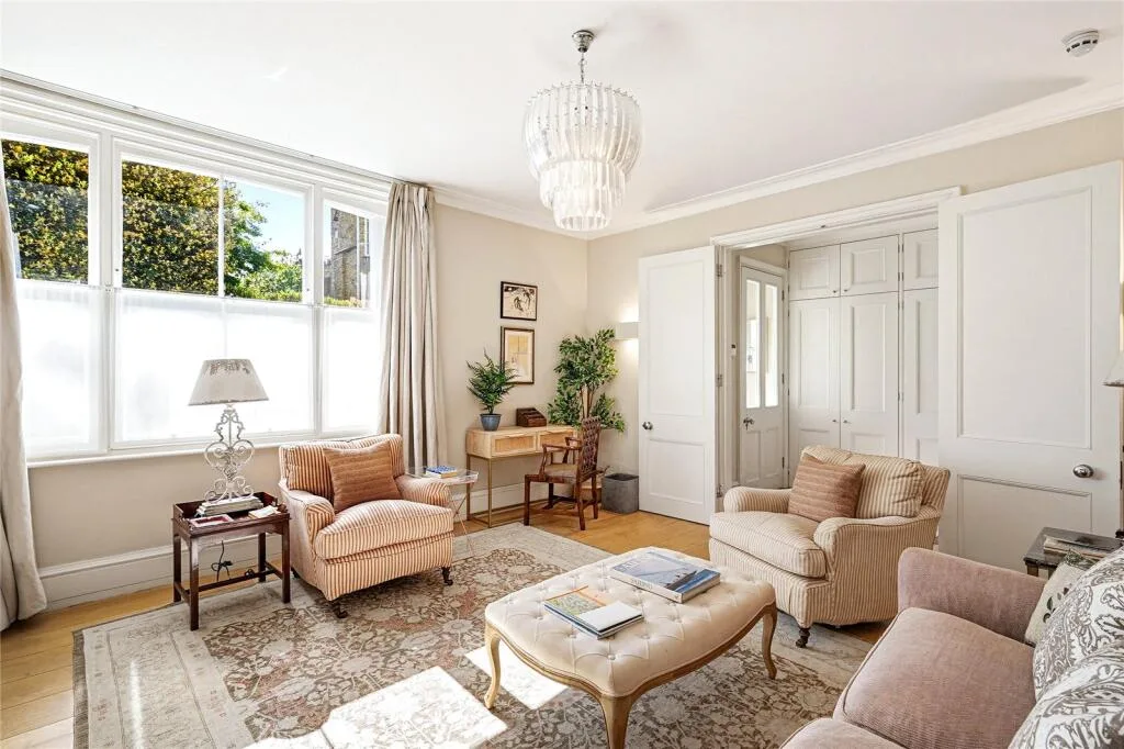 3 bedroom mews property for rent