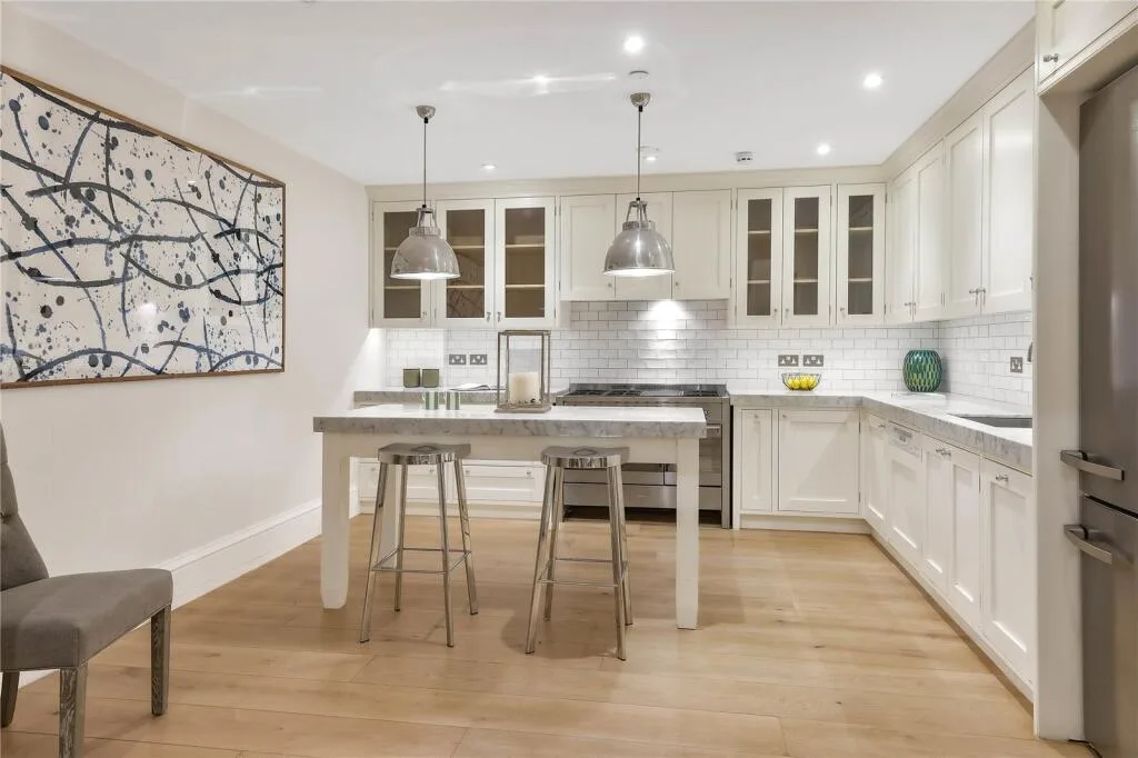3 bedroom mews property for rent