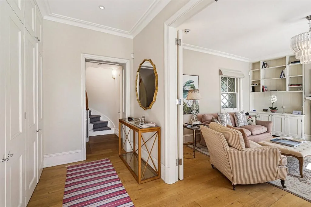 3 bedroom mews property for rent