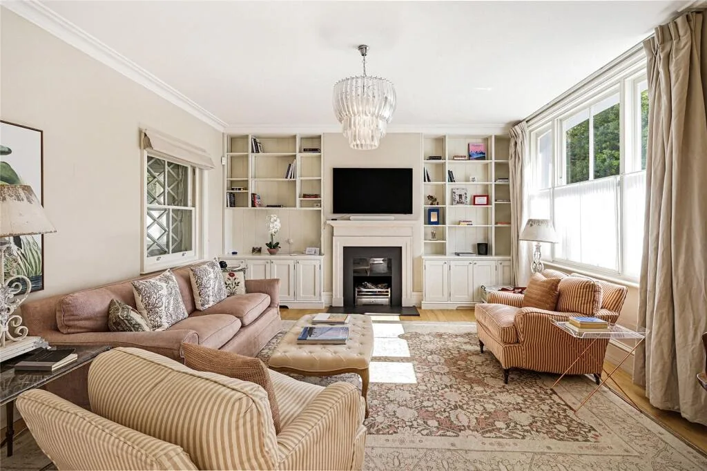 3 bedroom mews property for rent