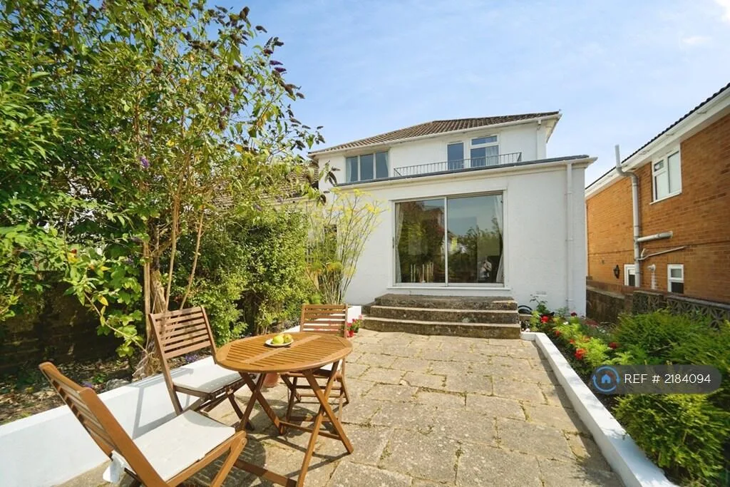 2 bedroom detached house for rent