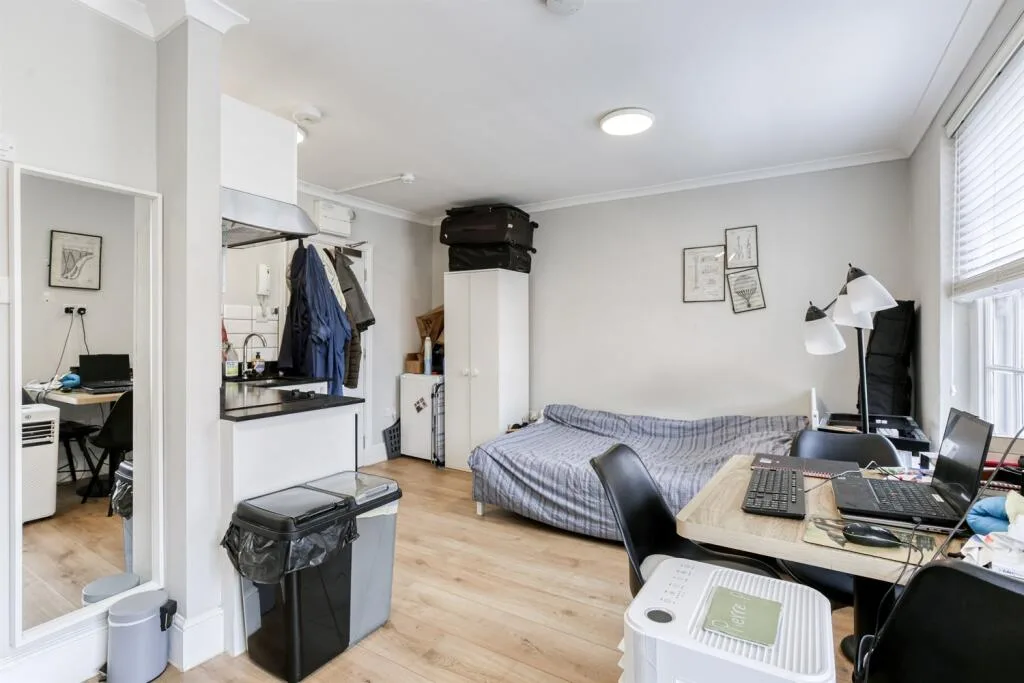 Studio flat for rent