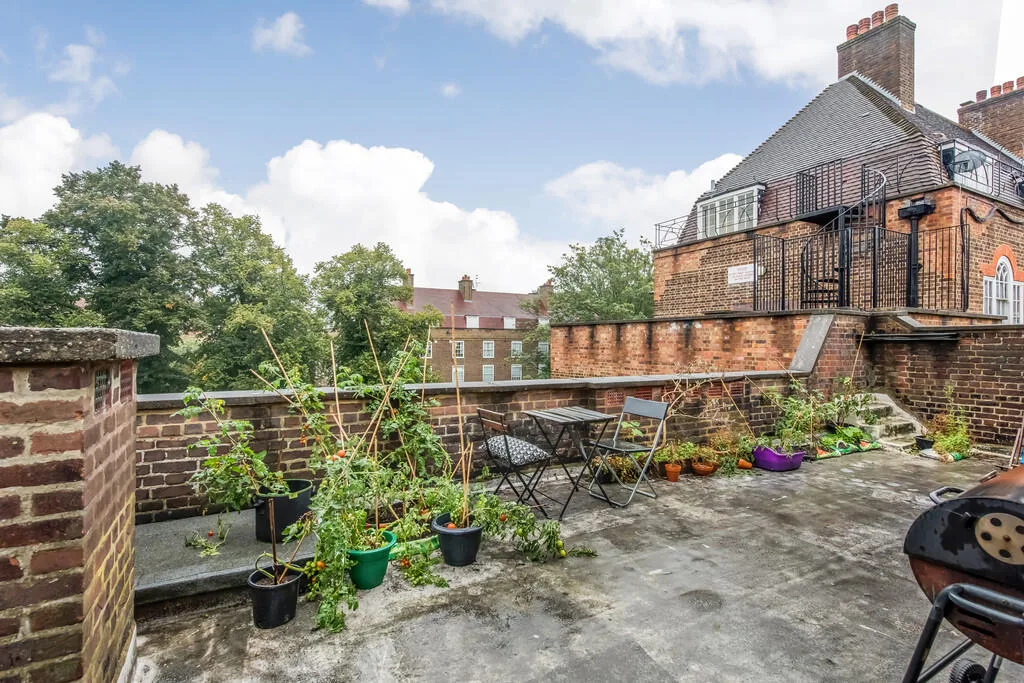 2 bedroom maisonette for rent